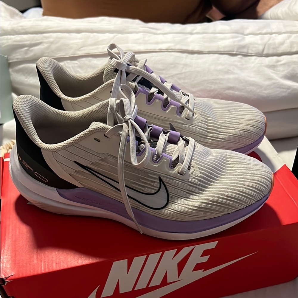 Nike Women's Sneakers - White and Lavender